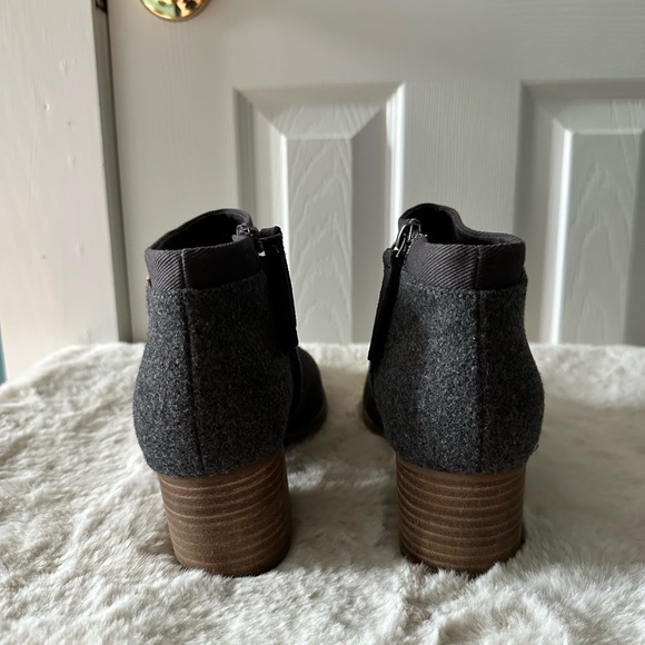 TOMS Charcoal Suede Ankle Booties – Block Heel – Size 9.5 - Picture 2 of 8